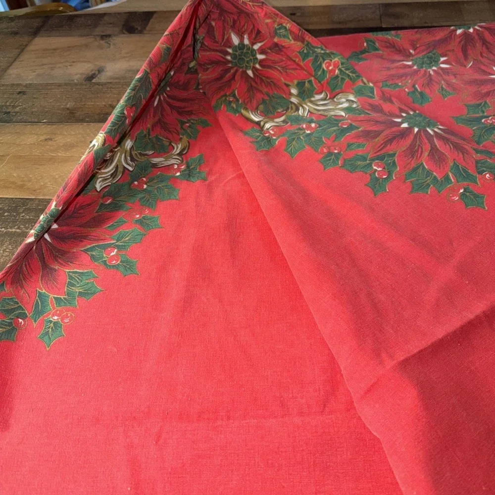 Vintage Christmas Poinsettia Tablecloth Red Green Gold Border 60